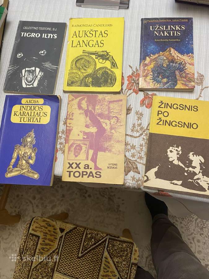 Parduodamos ivairios knygos