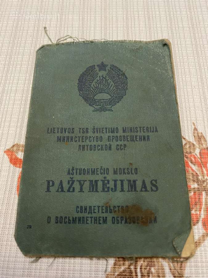 Parduodami ivairus dokumentai