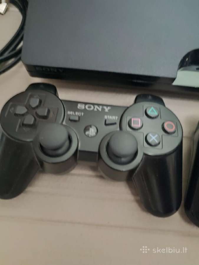 Playstation 3 su 45 zaidimais, visi laidai, 2 pult