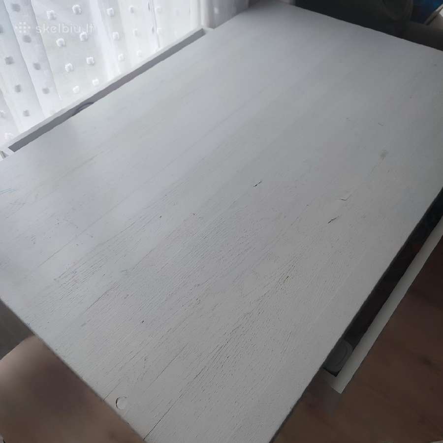 Ąžuolinis stalas