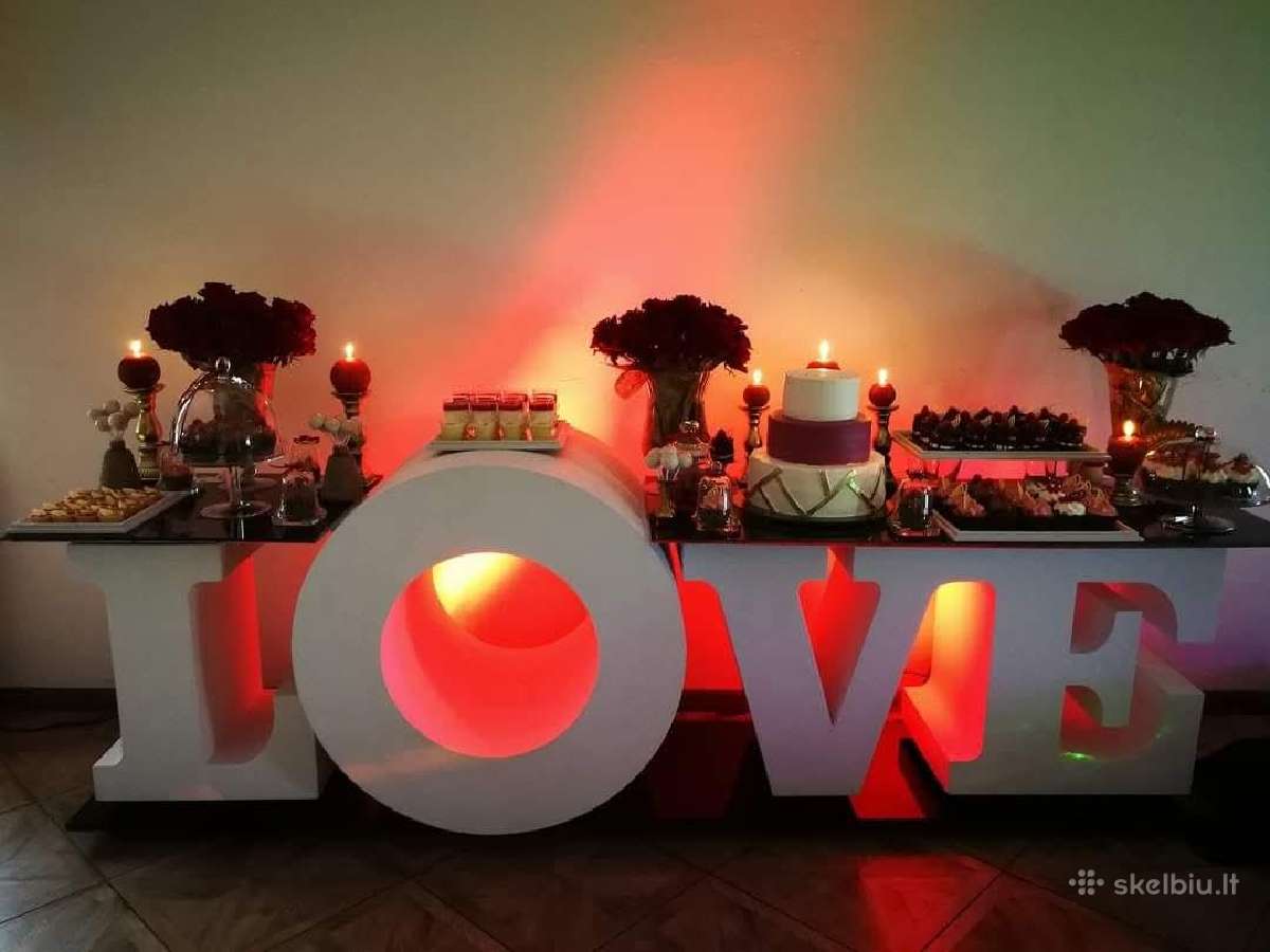 Love stalas