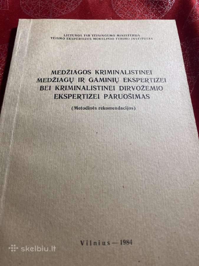Parduodama tarybine literatura teises tematika