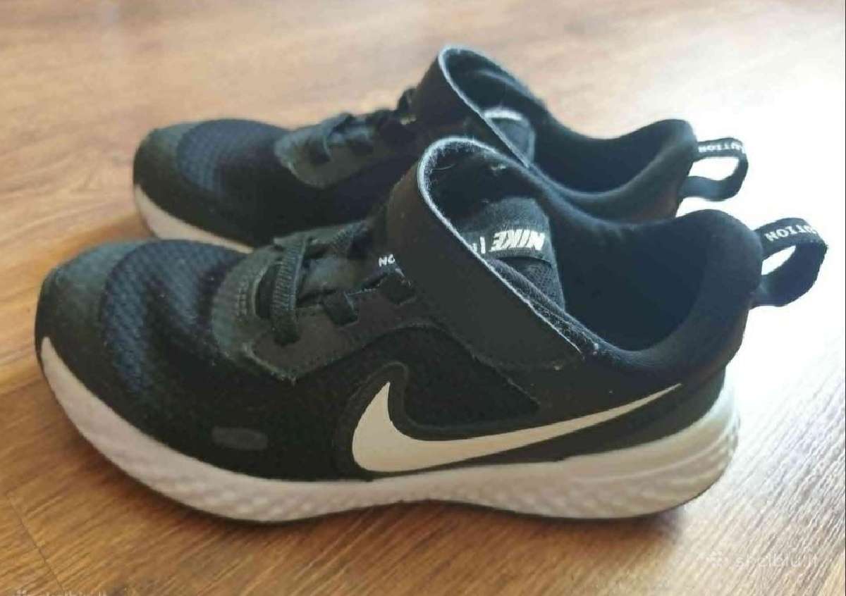 Nike batai Revaliution
