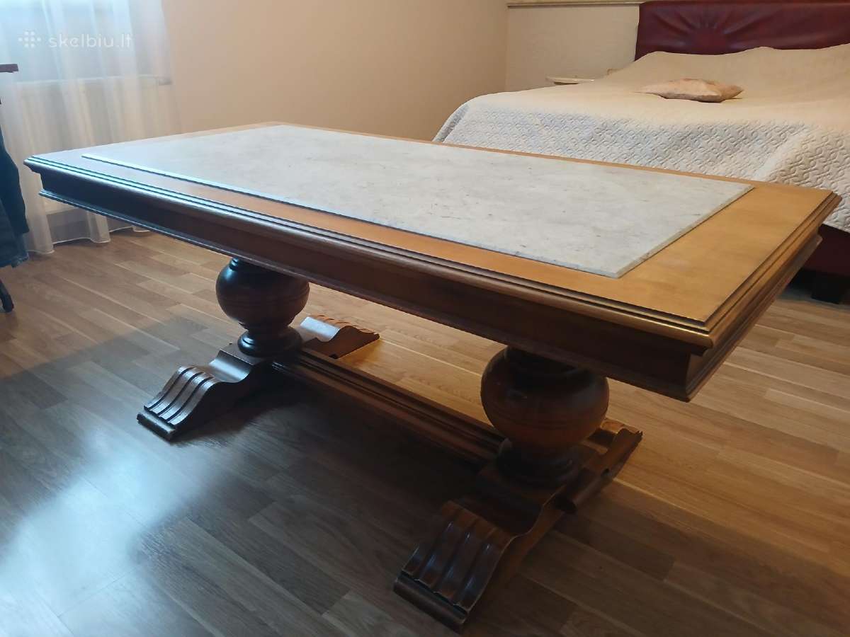 Medinis stalas su natūraliu akmeniu