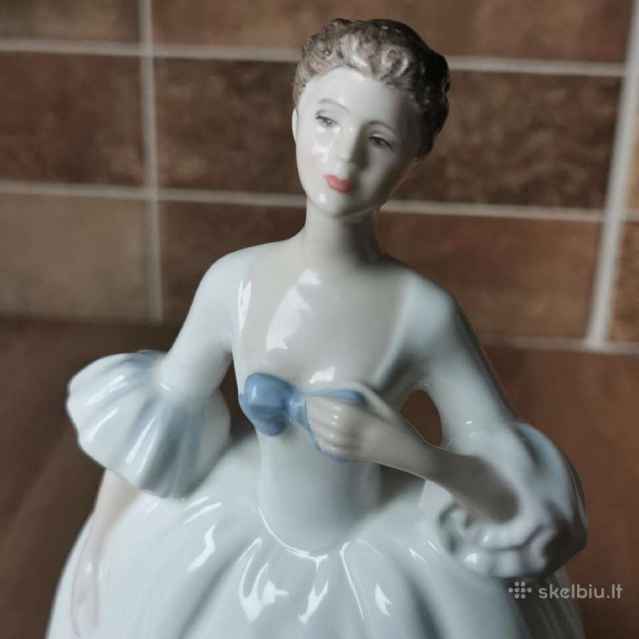 Royal Doulton dama