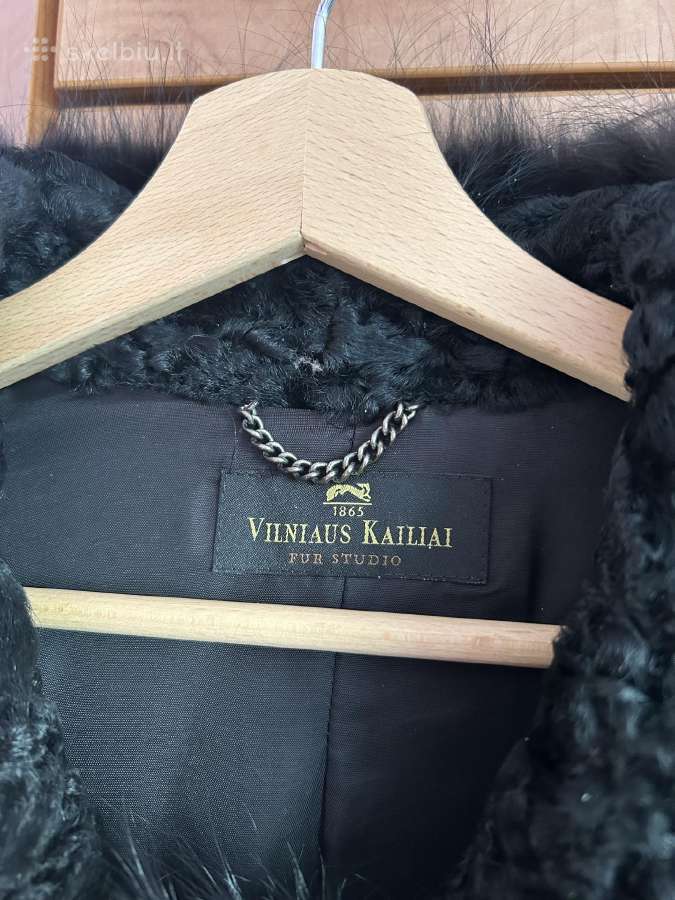 Klasikiniai karakulio kailiniai su lapes apykakle - nuotraukos Nr. 4