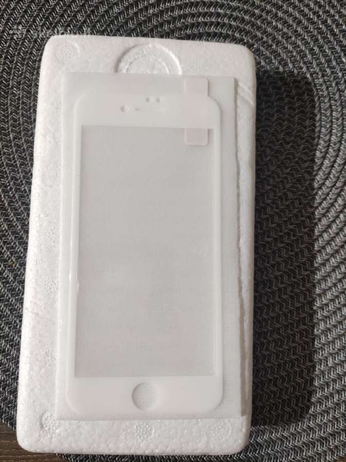 iPhone 8 stikliukas