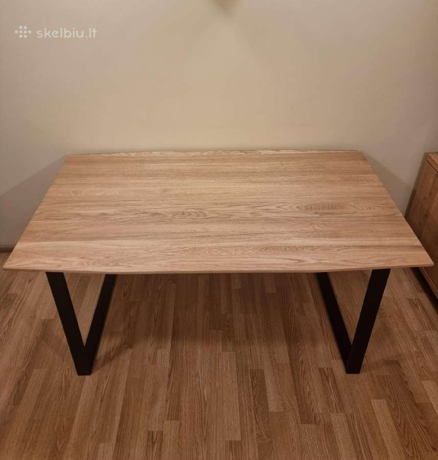 Ąžuolinis stalas