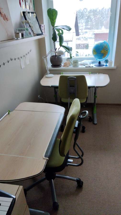 Ergonomiški, augantys kartu su vaiku baldai Mayer
