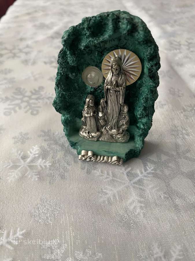 Parduodama šv. Mergeles Lurdo statulele