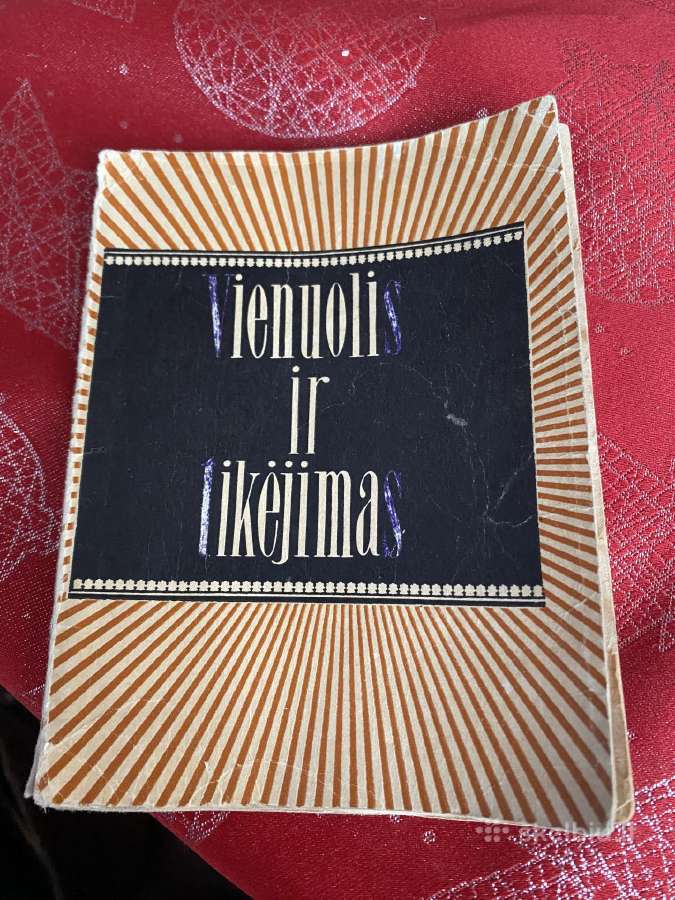 Knyga Vienuolis ir tikejimas.