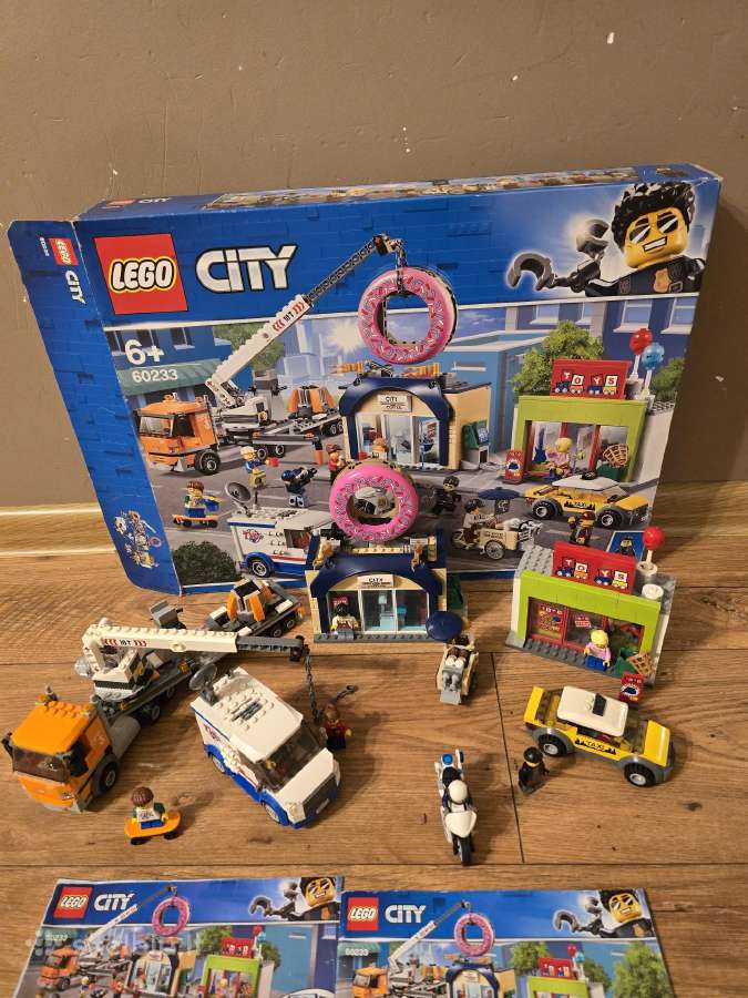Lego 60233 City Spurgų parduotuvės atidarymas - nuotraukos Nr. 2