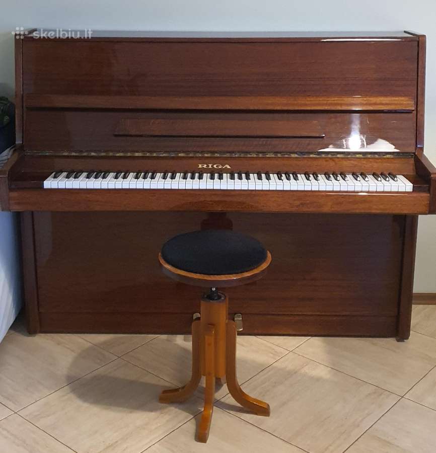 Pianinas Riga su kėde