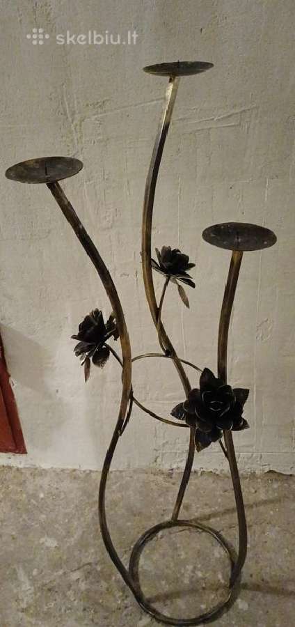 Žvakidė su dekoru metalinės pastatomos ant grindų