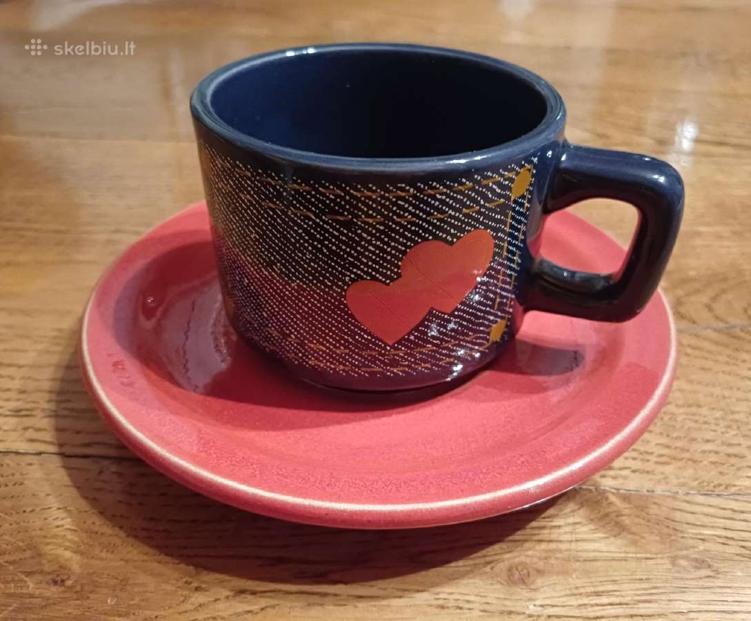 Retas vintažinis puodelių su lėkštutėmis rinkinys