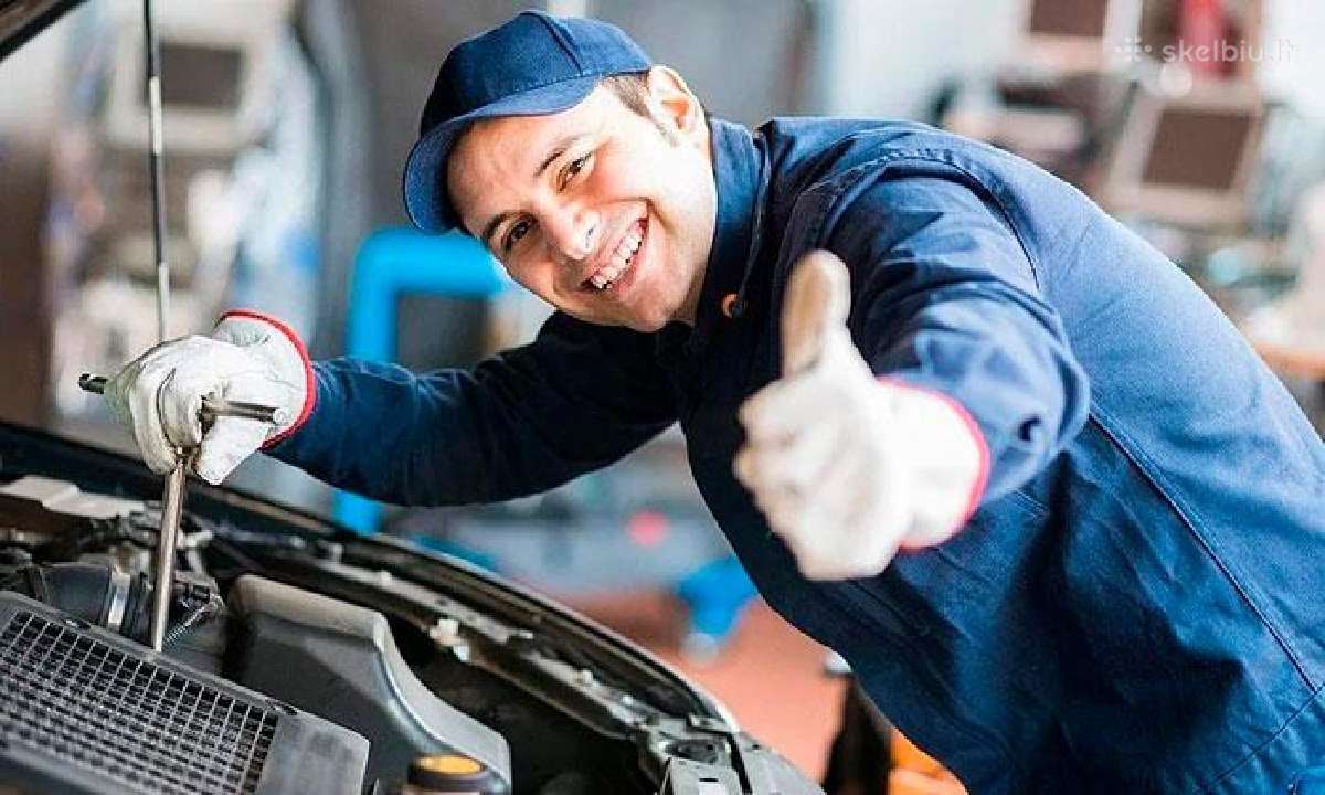 Šaltkalviai sunkvežimių autoservise/автослесарь.
