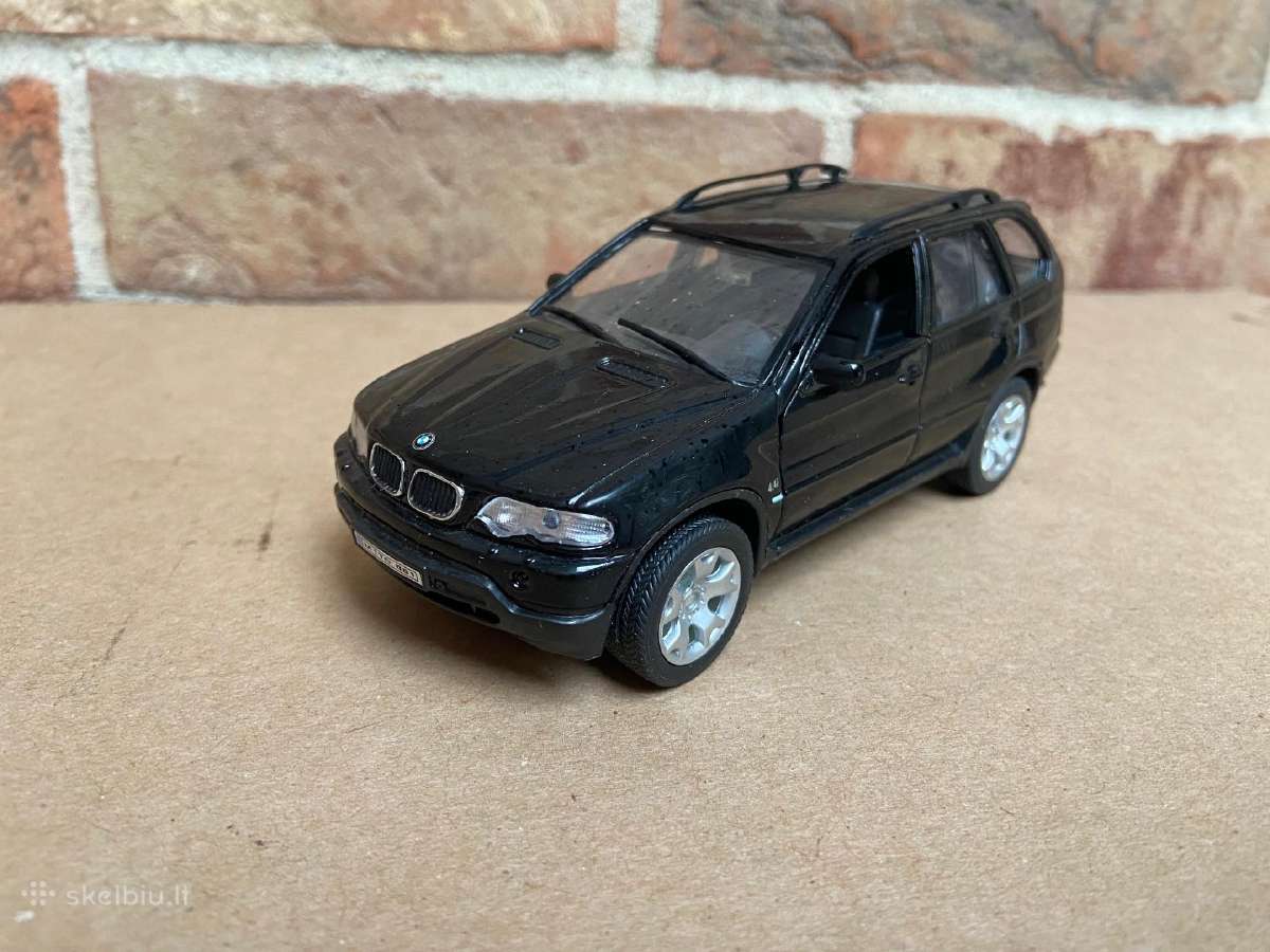 Bmw X5 E53 1:32 modeliukas modelis dzipas