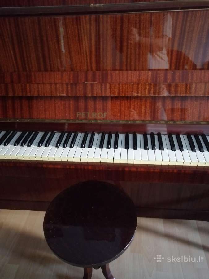 Pianinas Petrof