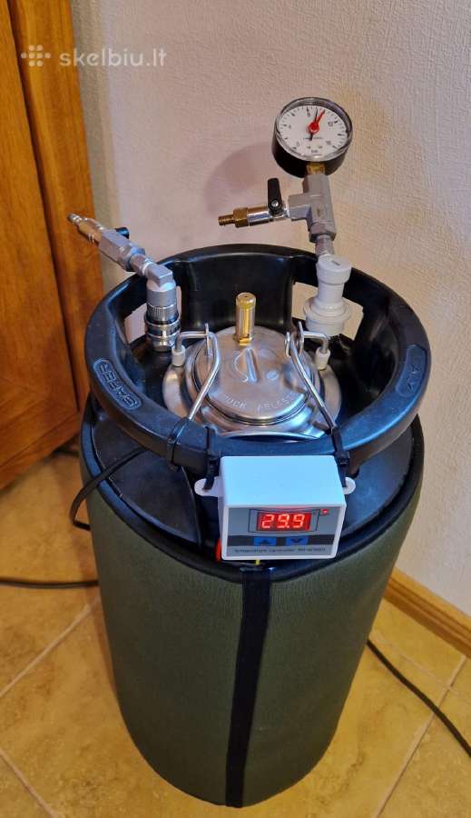 Parduodama įranga fermentuotų gėrimų gamybai.