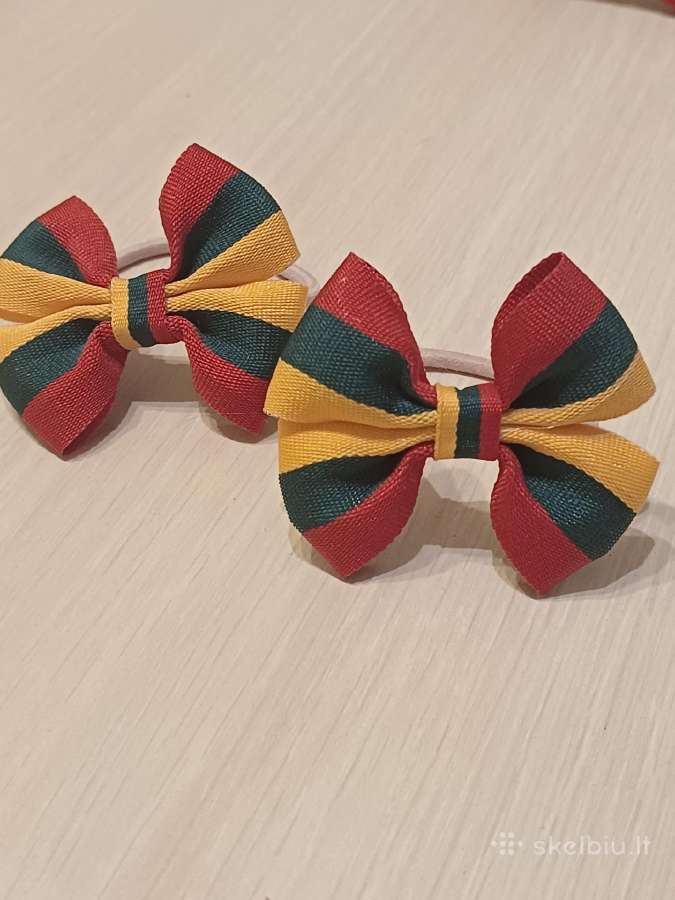 Lietuviška atributika su tautine trispalve