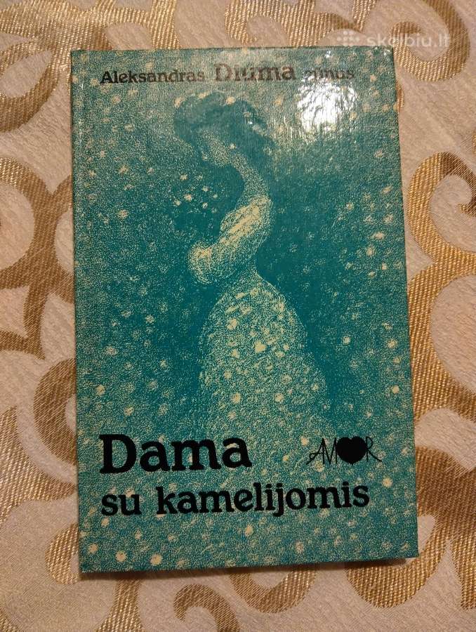 Dama su kamelijomis