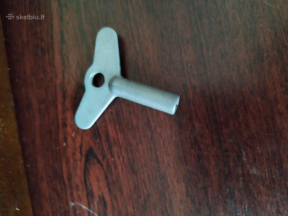 Mechaniniai sovietiniai stalo laikrodžiai - nuotraukos Nr. 3