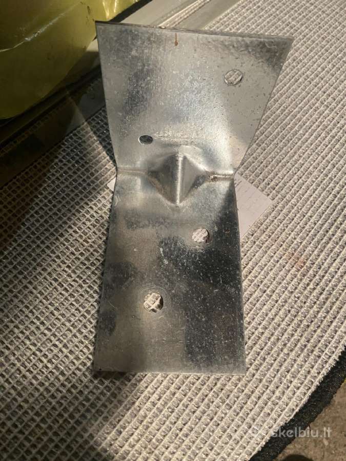 Parduodami metaliniai tvirtinimo kampai