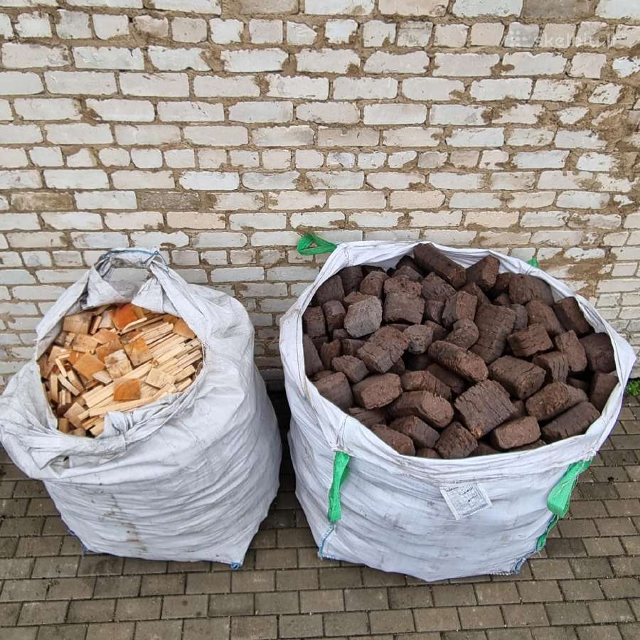 Medžio pjuvenų briketai, malkos konteineriuose. - nuotraukos Nr. 15
