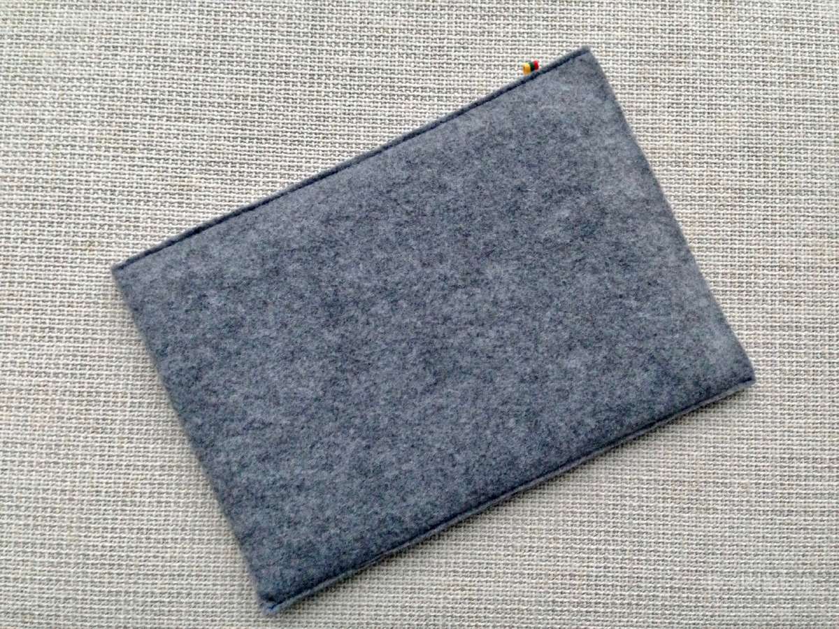 Naujas veltinis kompiuterio deklas 13", 15eur | Skelbiu.lt Naujas veltinis kompiuterio deklas 13", 15eur