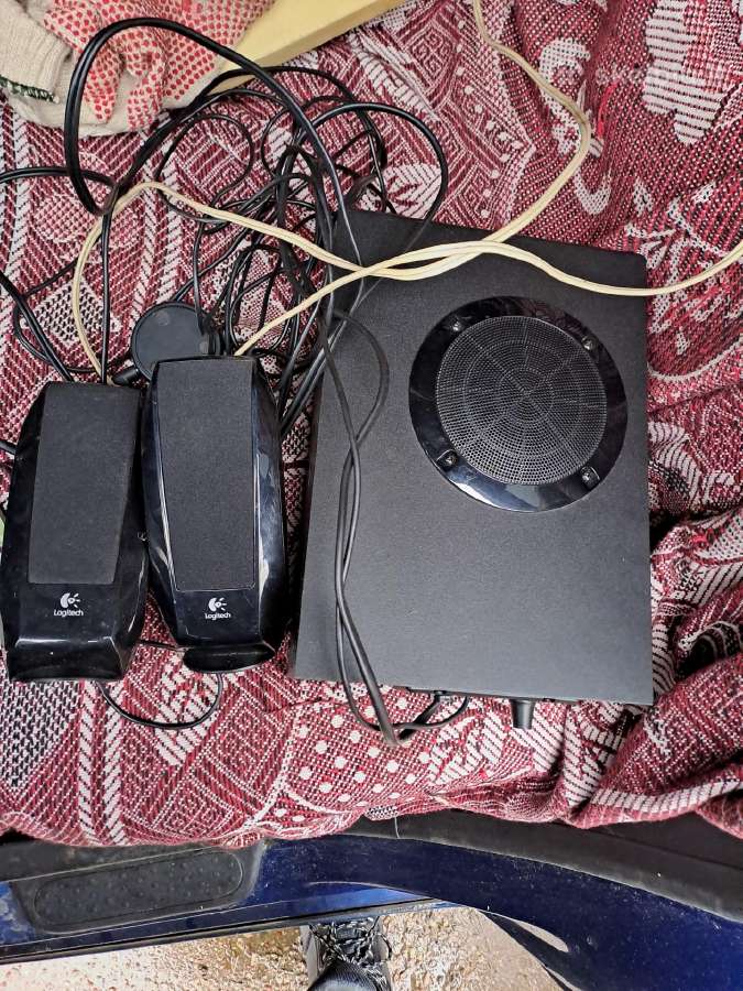 Koloneles logitech