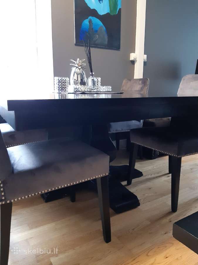 Valgomojo stalas iš Classic Living