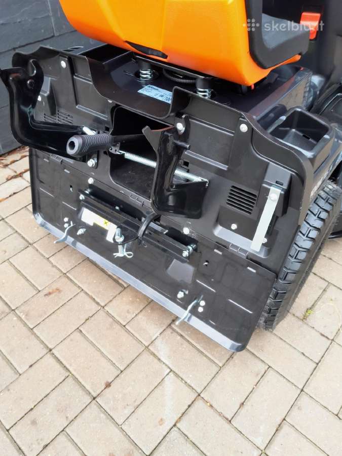 Sodo traktoriukas su krepšiu Oleo Mac 102r/16k - nuotraukos Nr. 15