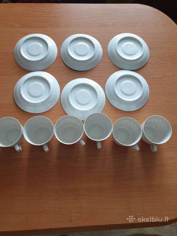 Porcelianiniai puodeliai su lėkštutėm