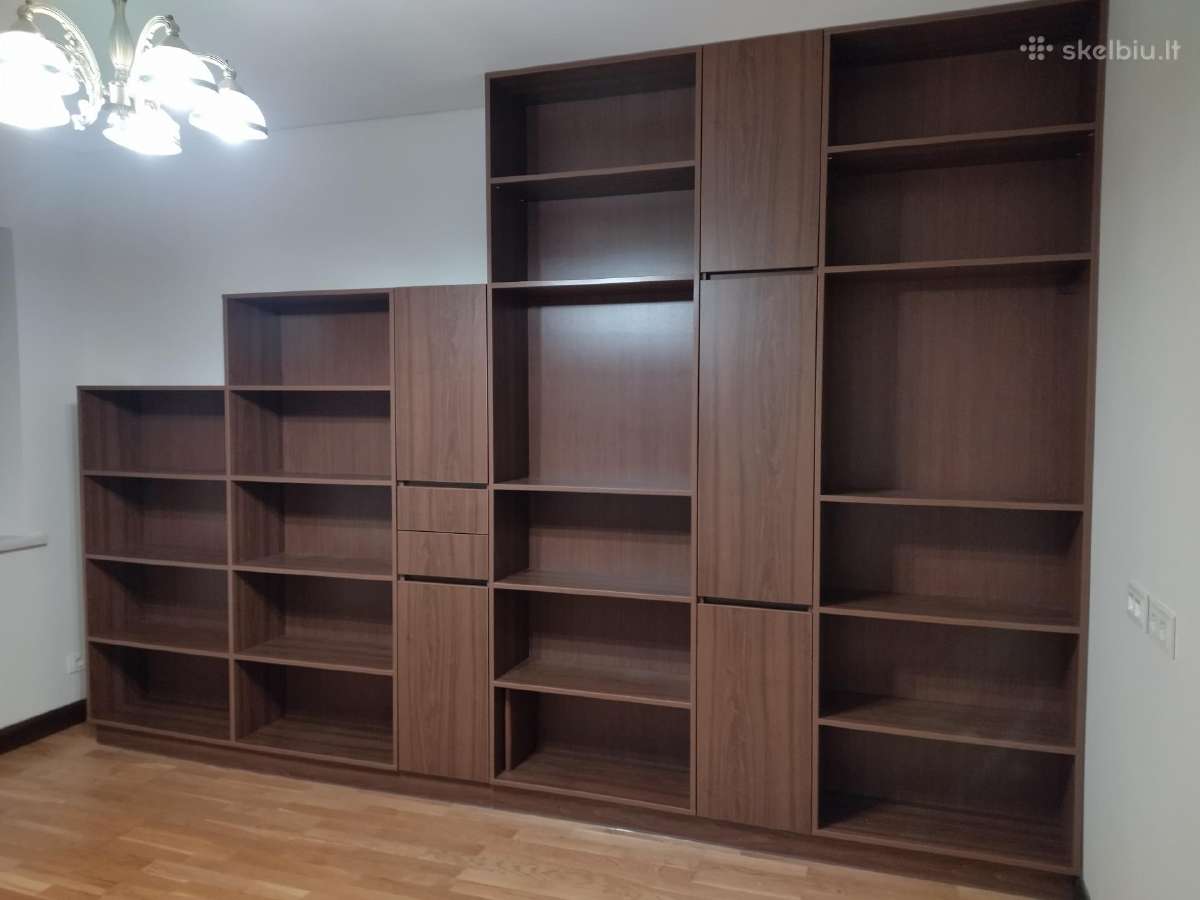 Parduodama knygų spinta