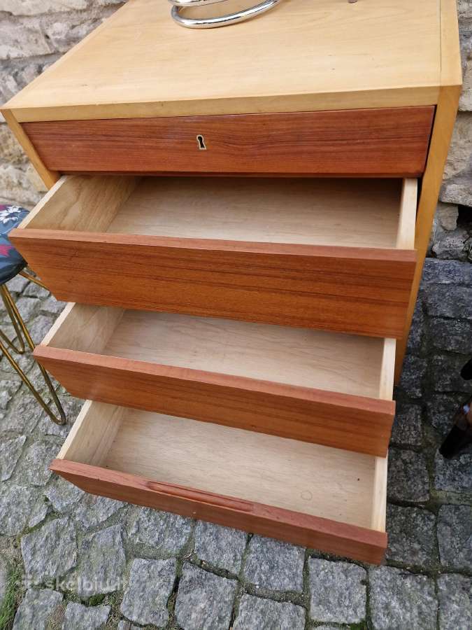 Vintažinė mid century tikmedžio/uosio komodėlė. - nuotraukos Nr. 7