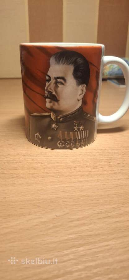 Puodelis su stalino atvaizdu