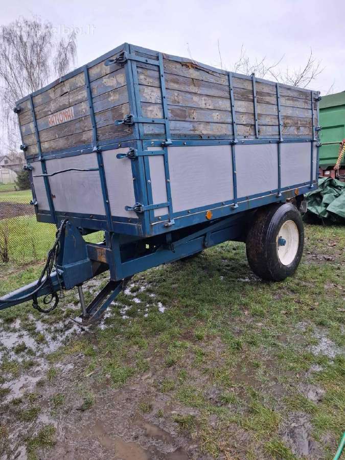 Puspriekabė 6.,5 t.