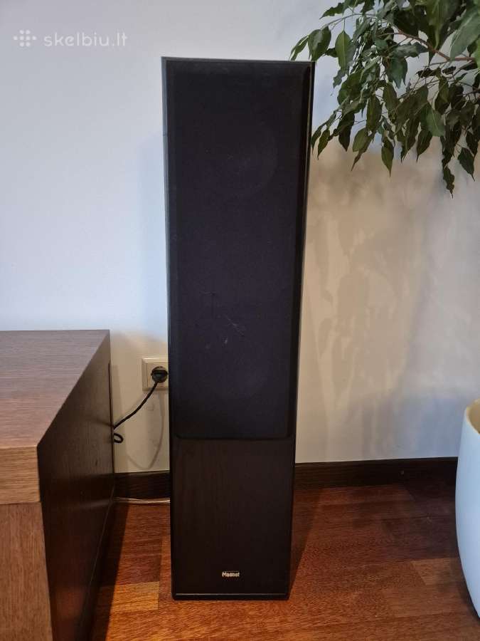 Magnat Monitor 880 garso kolonėlės (juodos, 2 vnt)