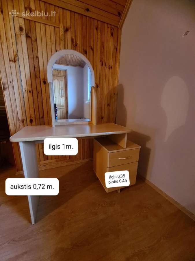 Makiažo staliukas su veidrodžiu