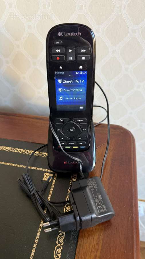 Logitech Harmony Touch valdymo pultelis
