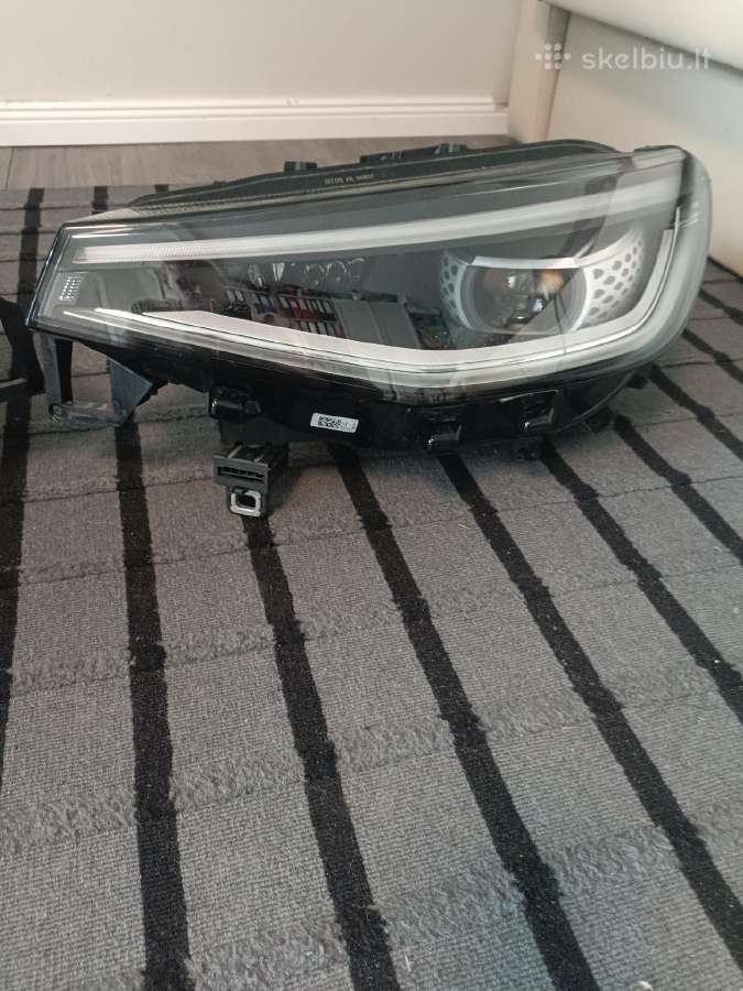 VW id4 priekiniai žibintai