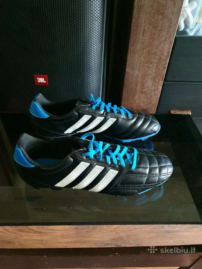 Adidas futbolo bateliai