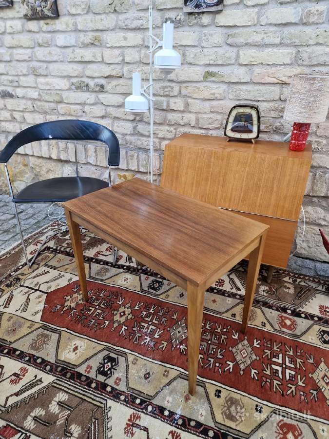 Vintažinis midcentury riešutmedžio kavos staliukas - nuotraukos Nr. 35