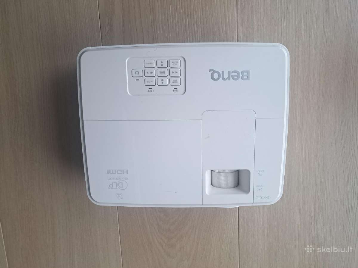 Projektorius Benq 40 eur.