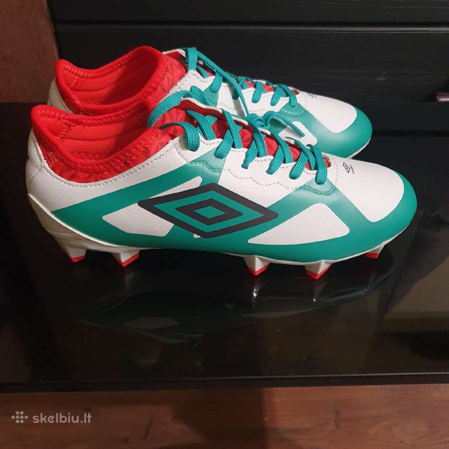 Futbolo bateliai Umbro.