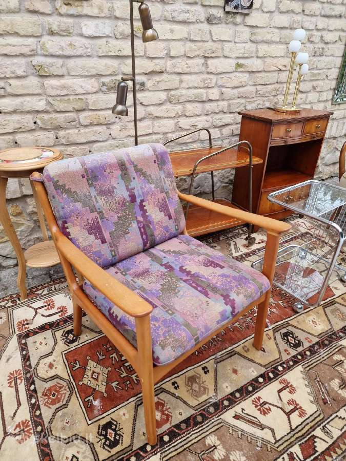Vintažinis mid century vyšnios masyvo fotelis
