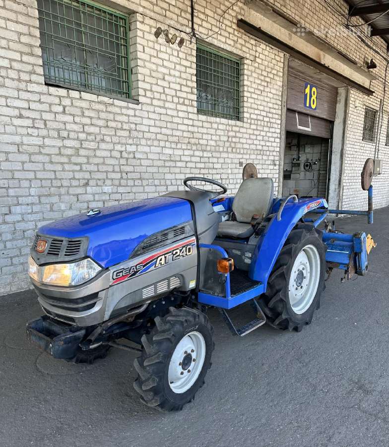 Iseki At240 su vairo stiprintu ir reversu