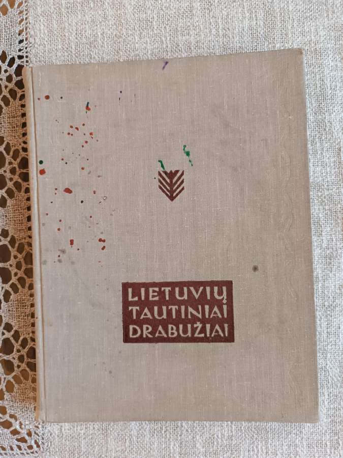 Lietuvių tautiniai drabužiai M.glemžaitė 1955m.