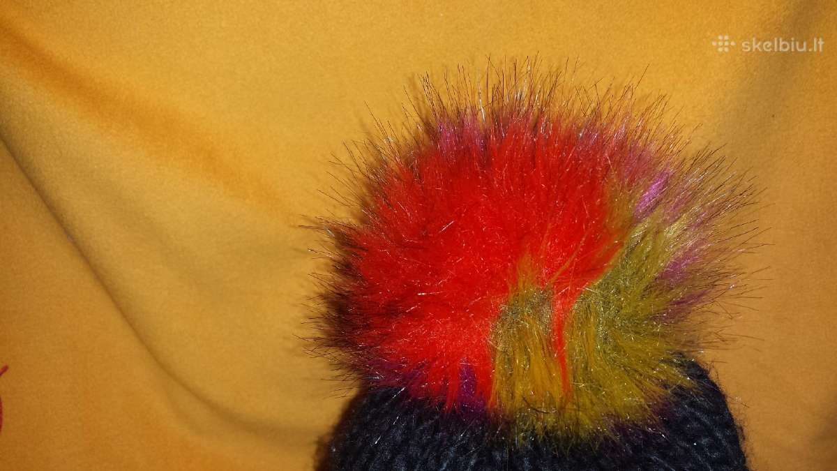 Moteriska juoda megzta kepure su spalvotu bumbulu. - nuotraukos Nr. 8