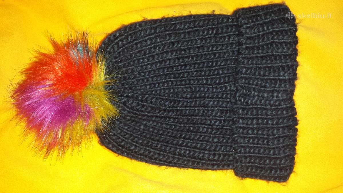Moteriska juoda megzta kepure su spalvotu bumbulu. - nuotraukos Nr. 9